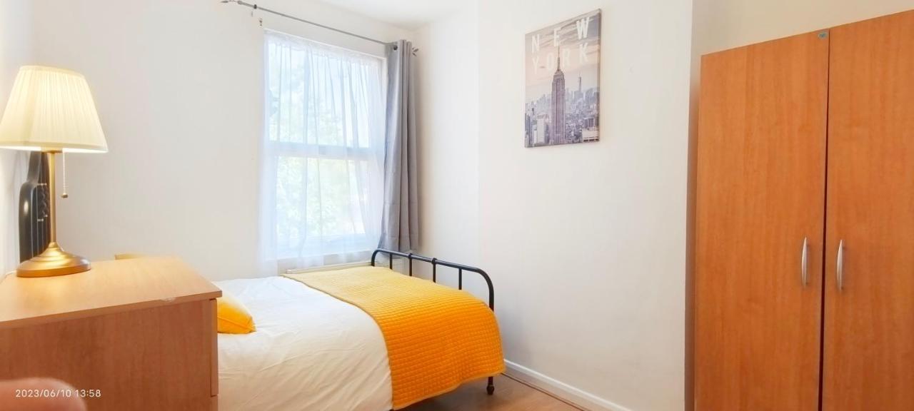 Pearl Garden In Wembley Holiday home