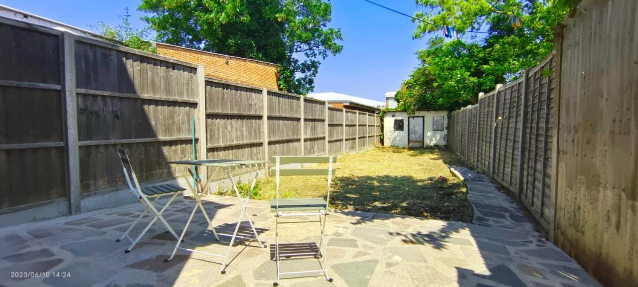 Pearl Garden In Wembley Holiday home